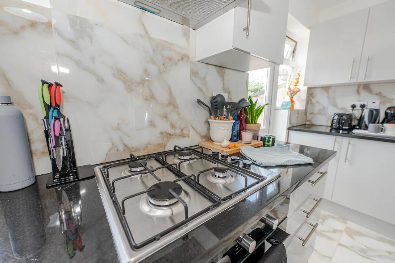 4 Bedrooms,2 Bathrooms House With Free Parking Plumstead  Holiday home Plumstead (Greater London)
