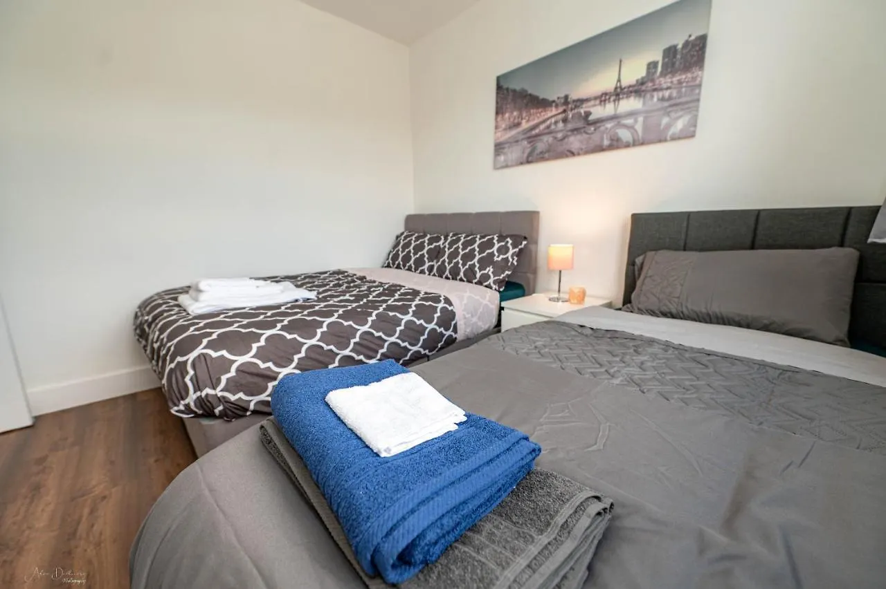 4 Bedrooms,2 Bathrooms House With Free Parking Plumstead  Holiday home Plumstead (Greater London)