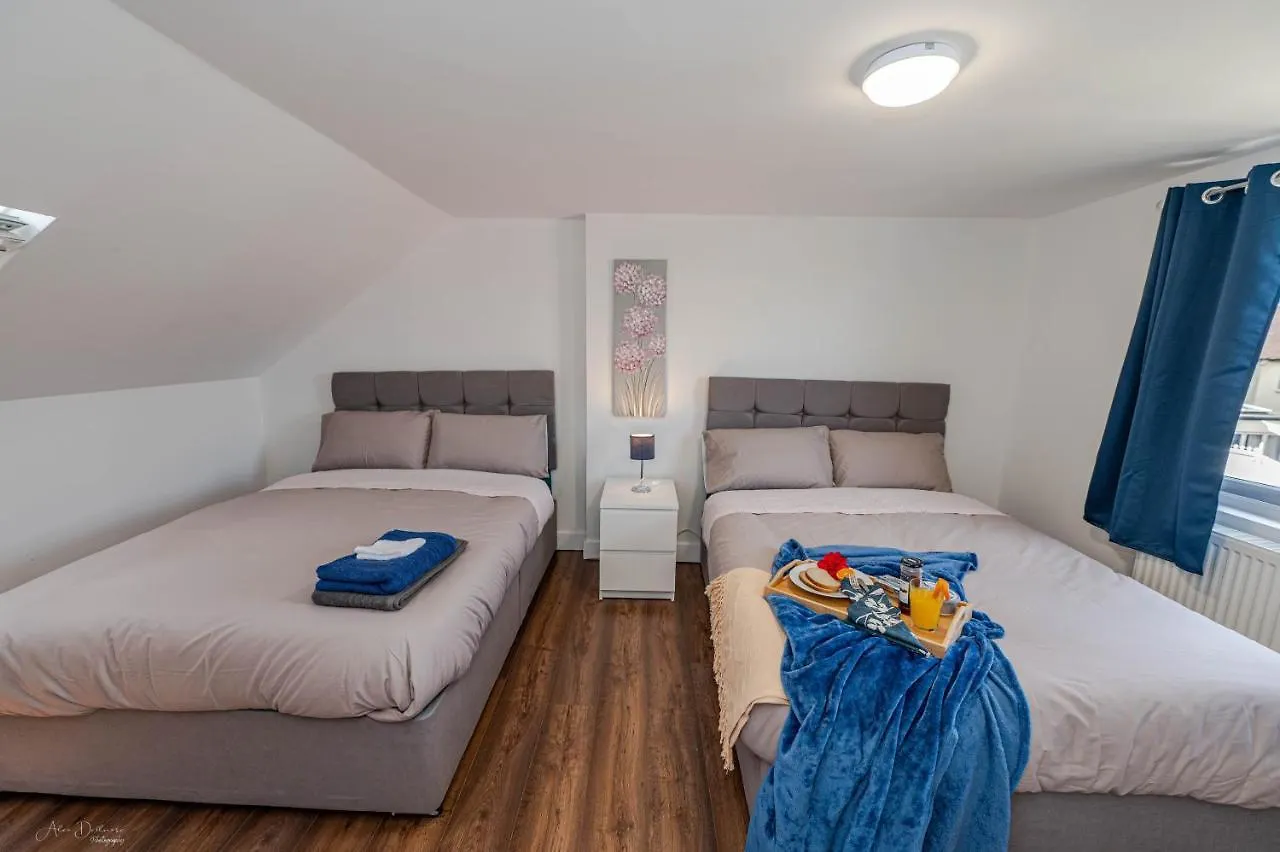 4 Bedrooms,2 Bathrooms House With Free Parking Plumstead  United Kingdom
