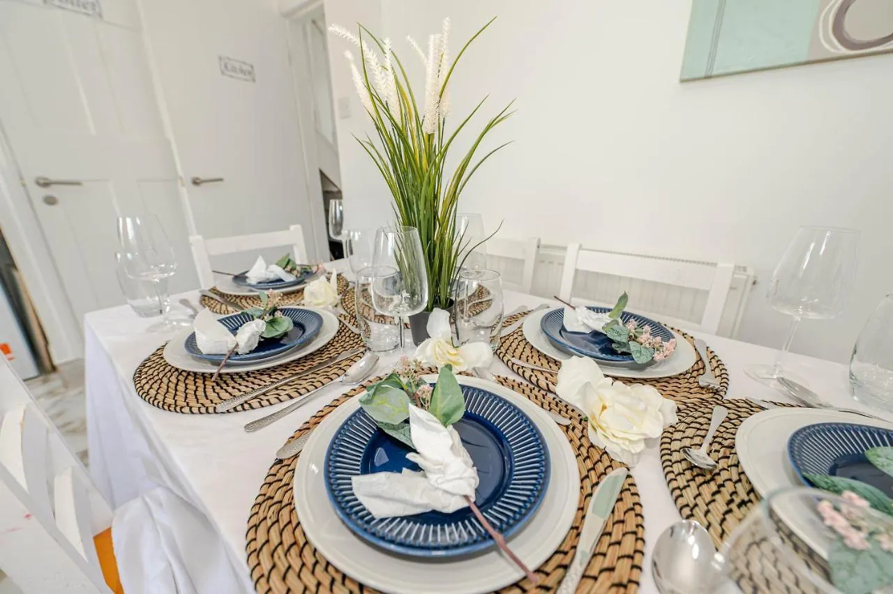 4 Bedrooms,2 Bathrooms House With Free Parking Plumstead  Plumstead (Greater London)