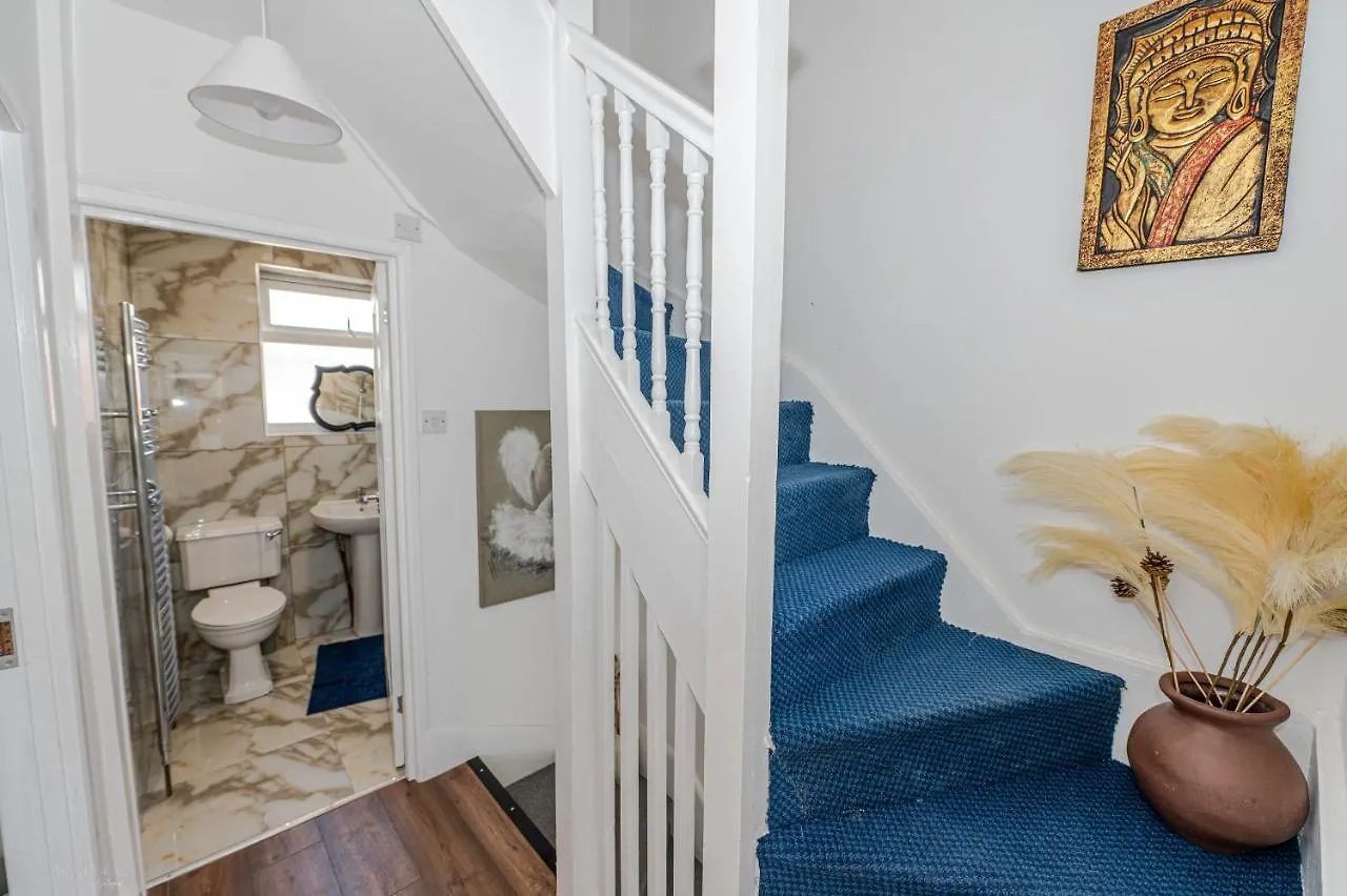 4 Bedrooms,2 Bathrooms House With Free Parking Plumstead  0*, Plumstead (Greater London)