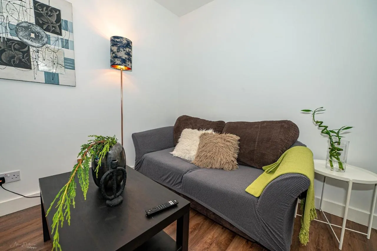 4 Bedrooms,2 Bathrooms House With Free Parking Plumstead  0*, Plumstead (Greater London) United Kingdom